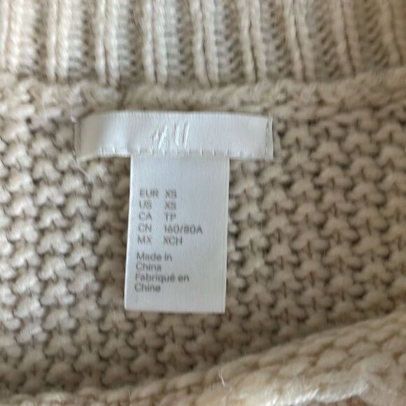 H&M Cream Off White Knit Oversized Crewneck Sweater Size XS - Picture 2 of 7
